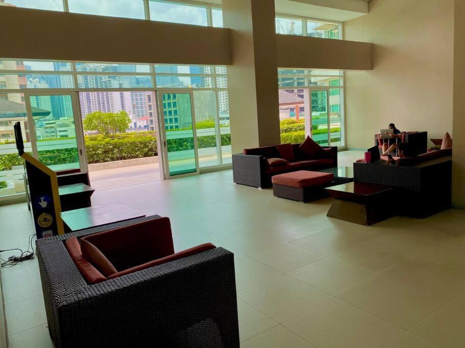 Makati Penthouse With Stunning City Skyline View Manila Luaran gambar