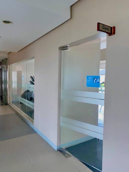 Makati Penthouse With Stunning City Skyline View Manila Luaran gambar